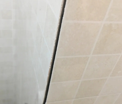 平顶山市瓷砖空鼓维修公司分享阳台瓷砖脱落的修复过程可以分为以下几个步骤