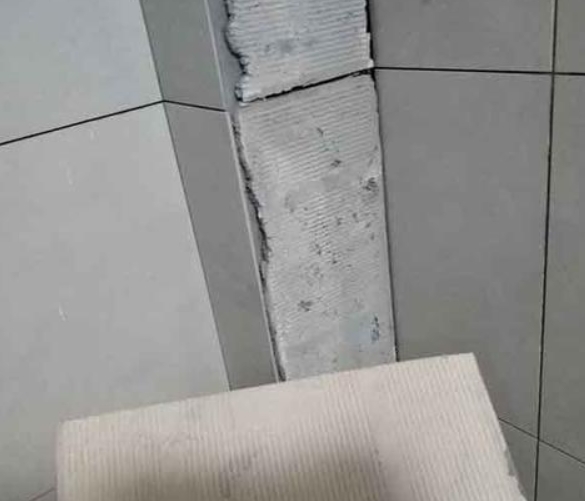 平顶山市瓷砖空鼓维修公司分享下厨房瓷砖脱落的补救措施。